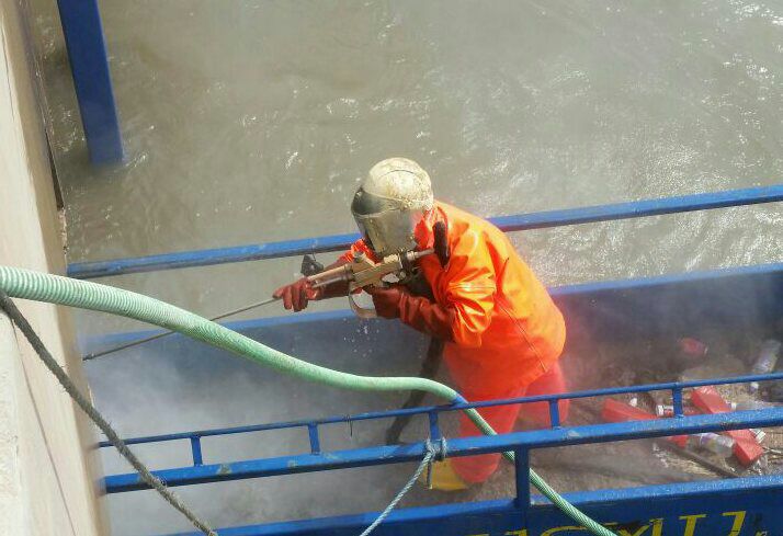 Sabre Jetting hydrodemolition services for concrete demolition and removal